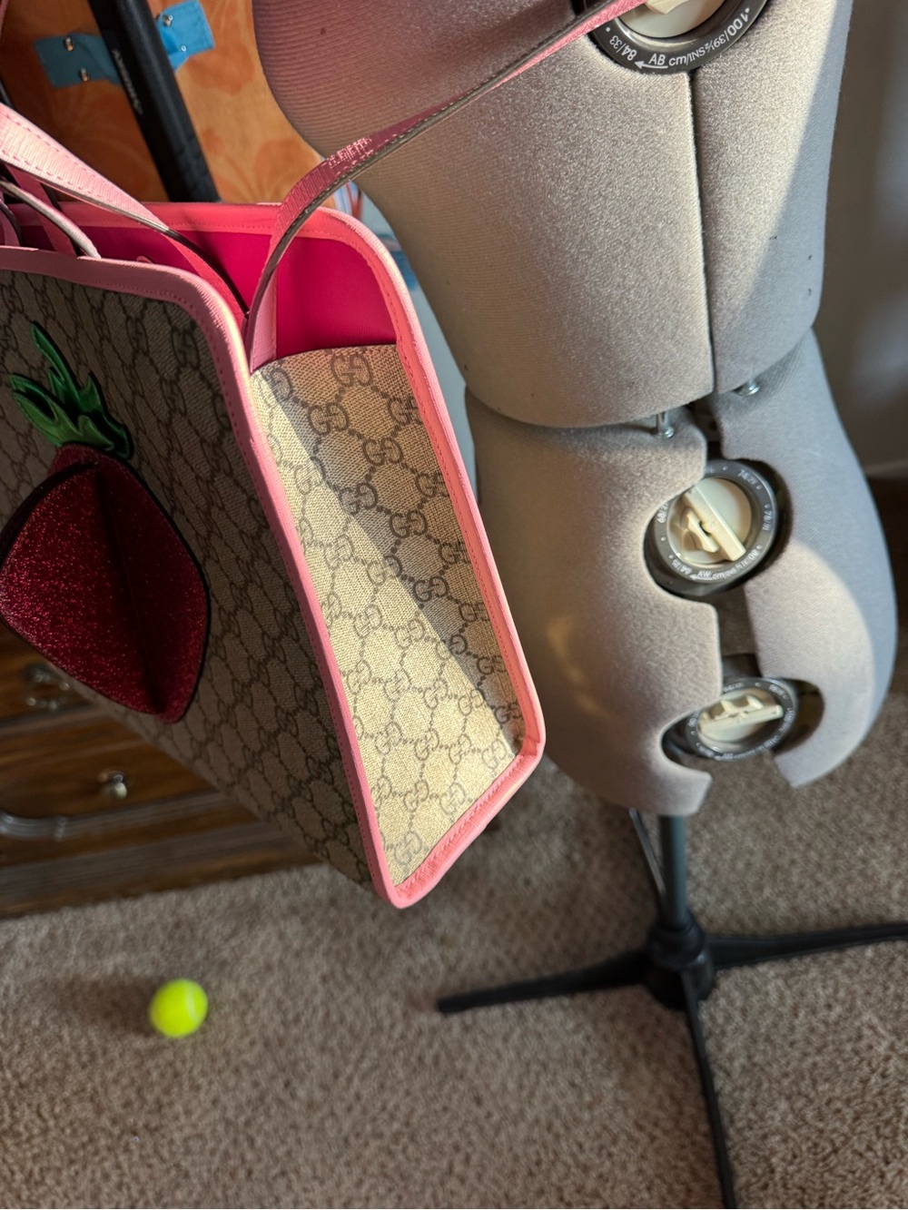 Gucci #630585 GG Supreme Junior 3D Strawberry Tote Bag, New - Picture 6 of 11